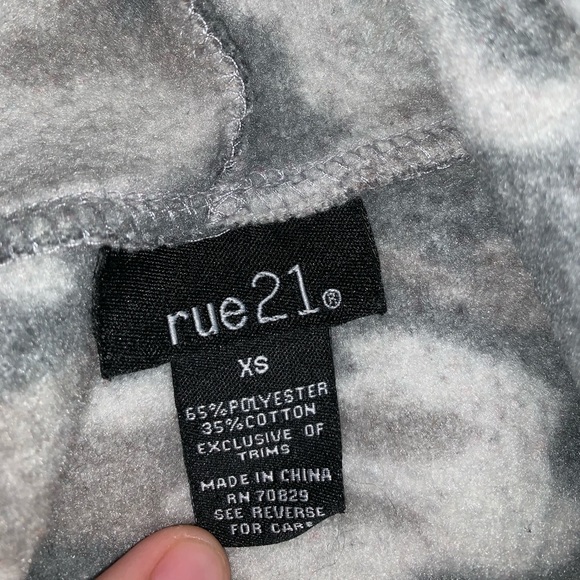 Rue21 camo crop hoodie - Picture 2 of 2